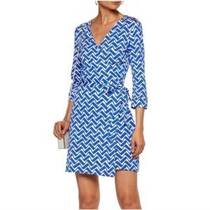NWOT DIANE VON FURSTENBERG Dress 6 Blue White Wrap 3/4-Slv Geo-Print “Julian”